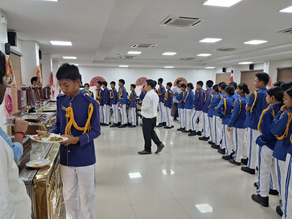 SCHOOL BAND ADD COLOUR TO JANAJATI  PROGRAMME 